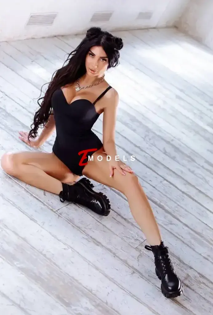 Trisha, Height: 170, Age: 27, Weight: 60