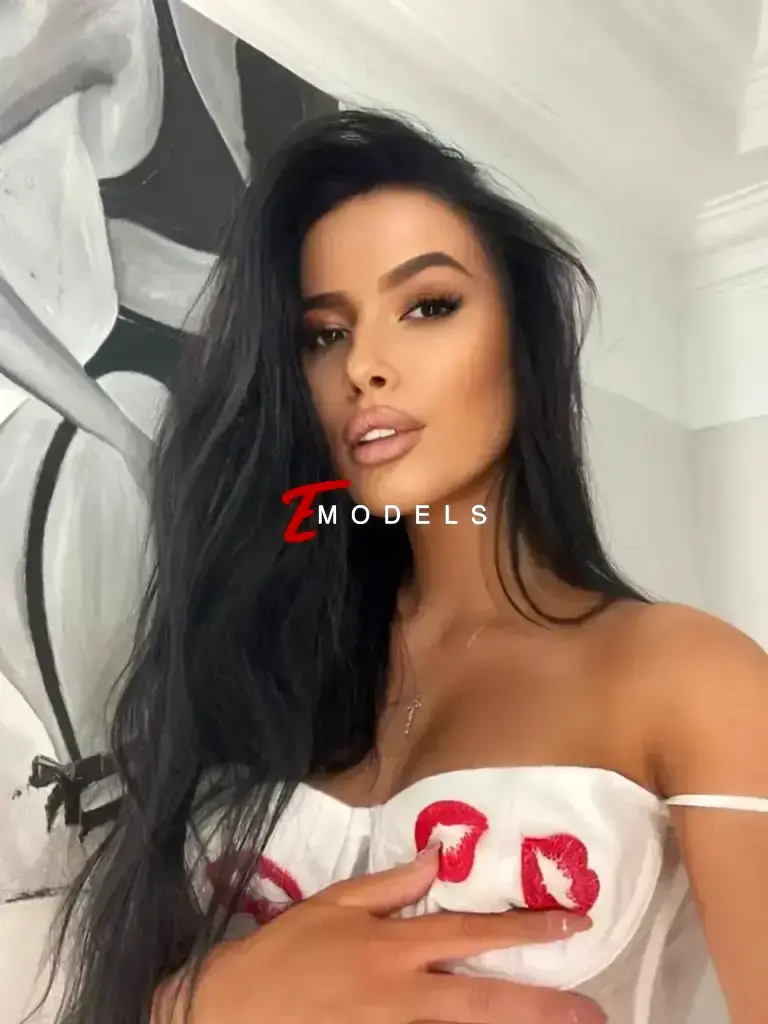 Ruzanna, Height: 170, Age: 23, Weight: 48