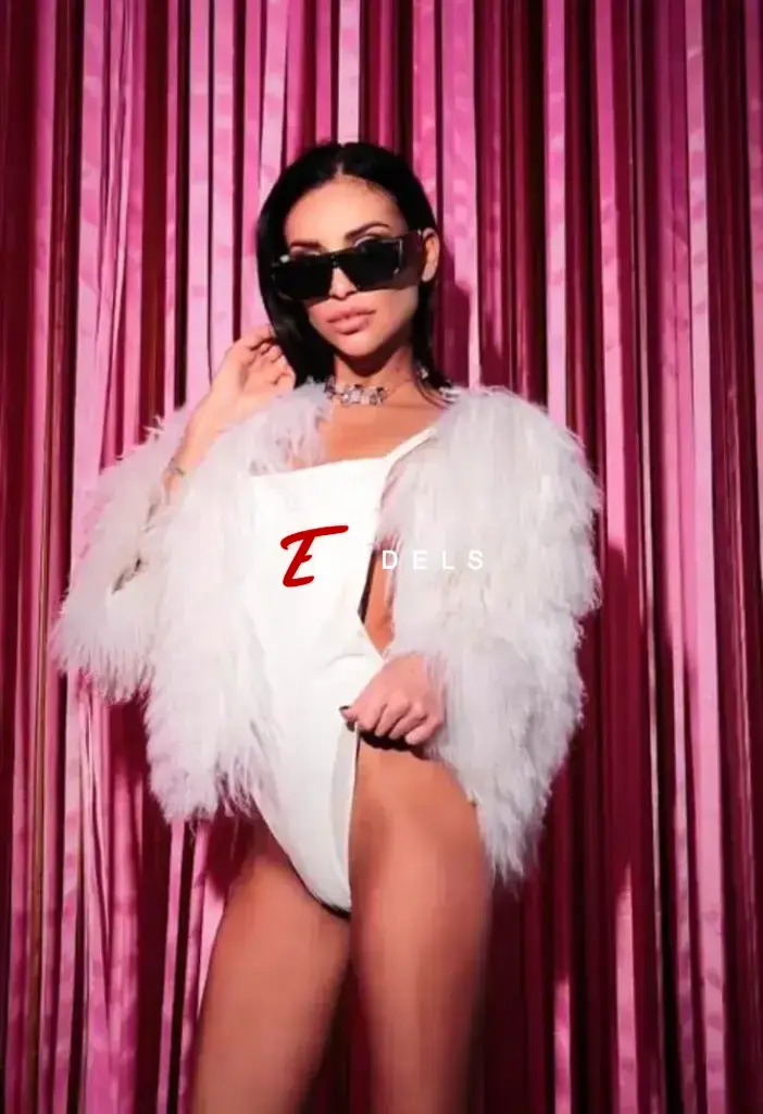 Tina, Height: 171, Age: 26, Weight: 50