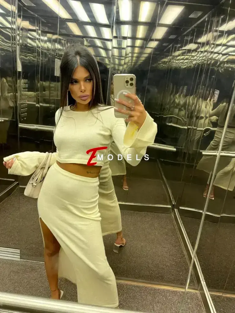 Bella, Height: 166, Age: 23, Weight: 51