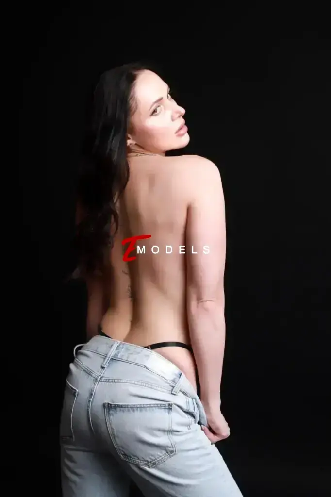 Ennie , Height: 165, Age: 37, Weight: 55
