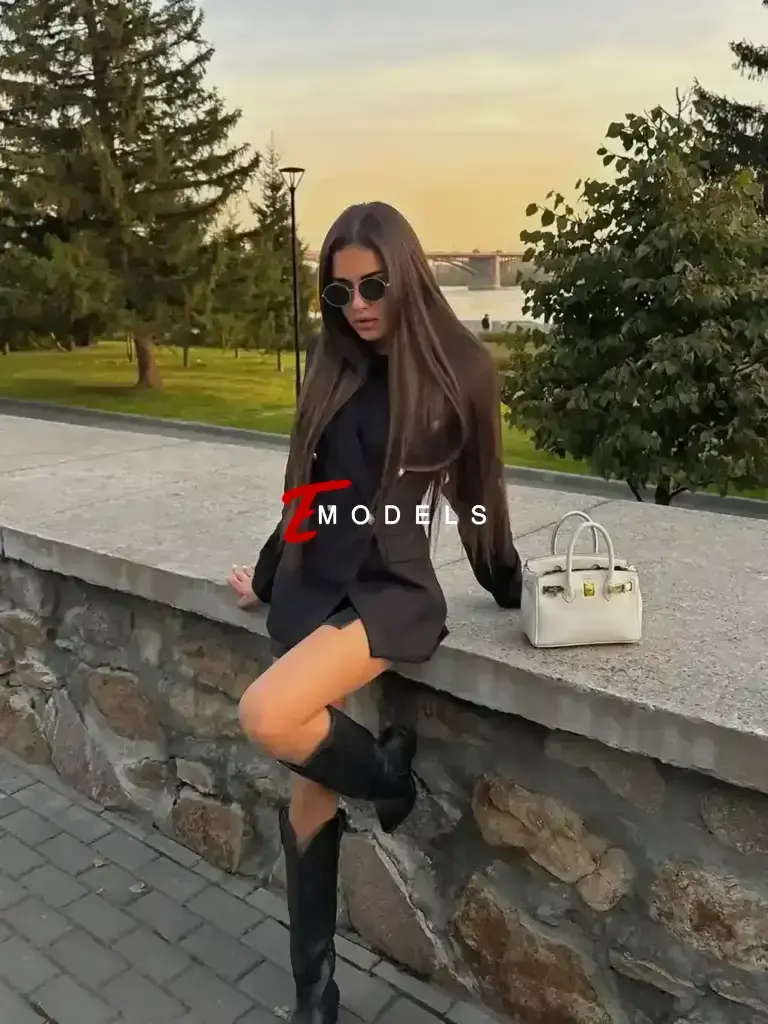 Aisha, Height: 170, Age: 25, Weight: 54