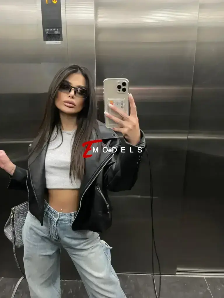 Bella, Height: 166, Age: 23, Weight: 51