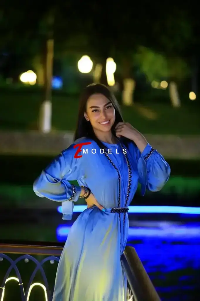 Naomi, Height: 178, Age: 24, Weight: 58