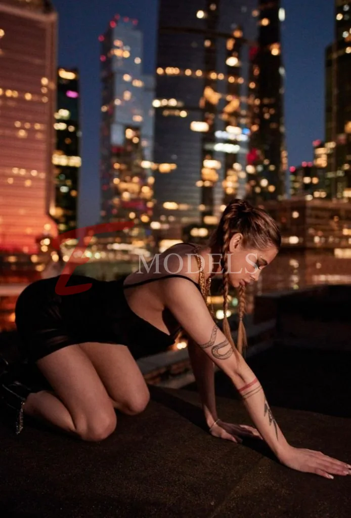 Bella, Height: 166, Age: 19, Weight: 46