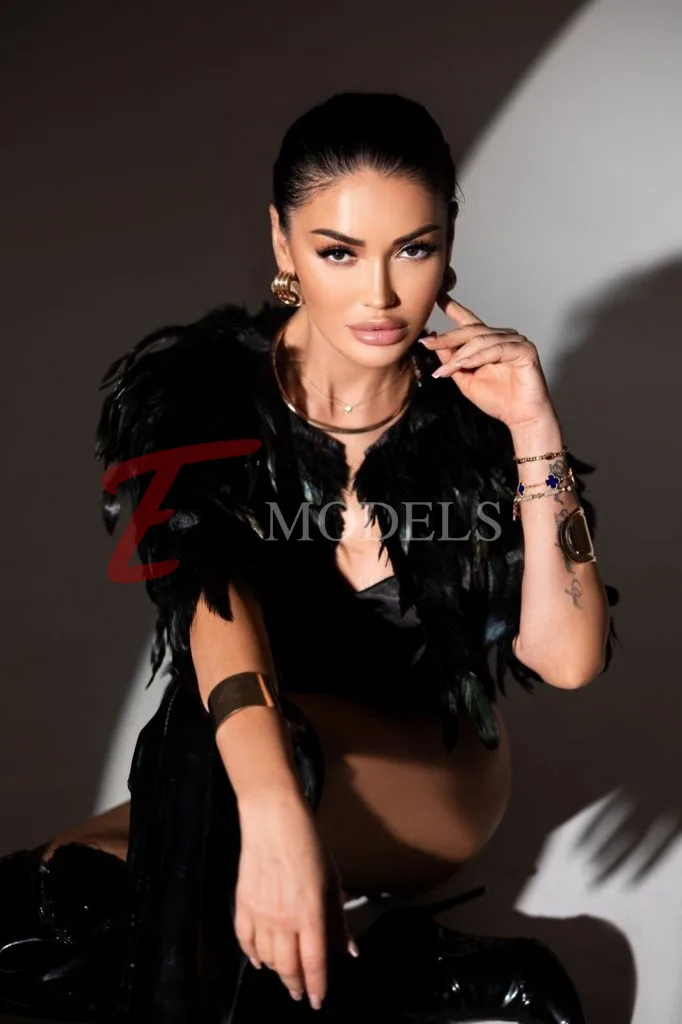 Josie, Height: 170, Age: 30, Weight: 55