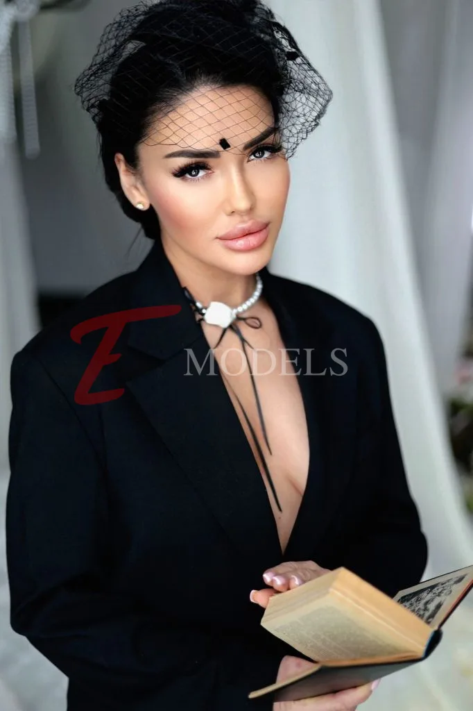 Josie, Height: 170, Age: 30, Weight: 55
