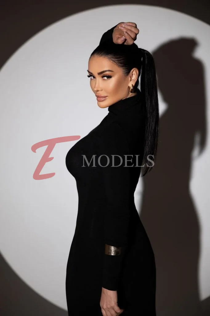 Josie, Height: 170, Age: 30, Weight: 55