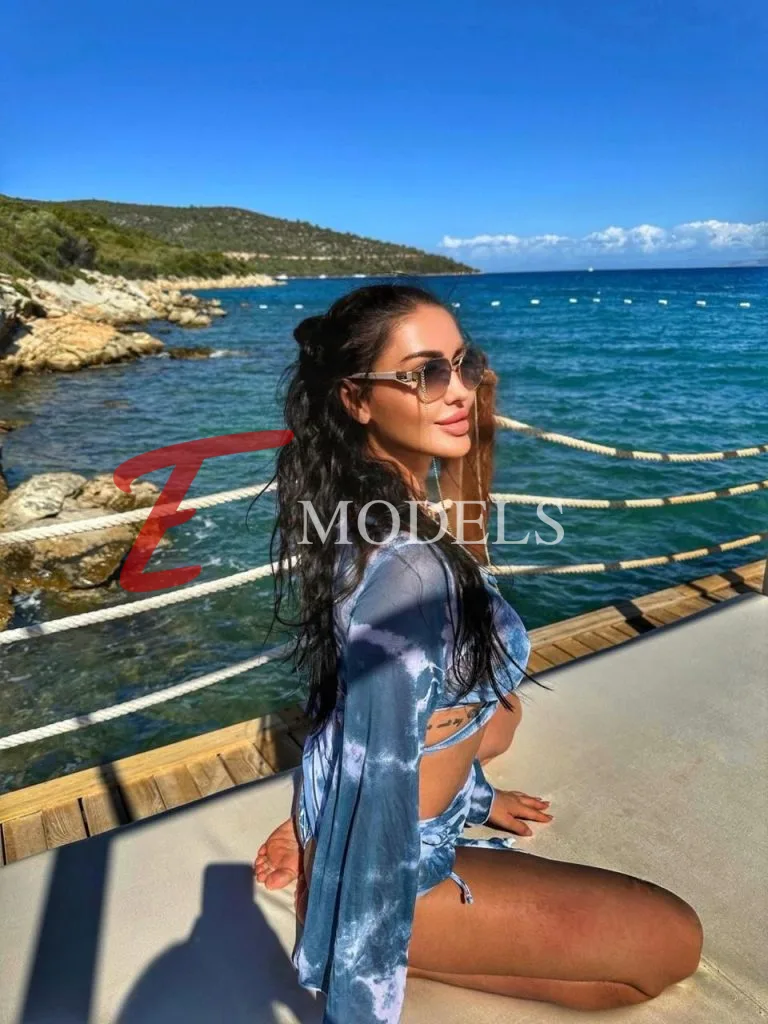 Josie, Height: 170, Age: 30, Weight: 55