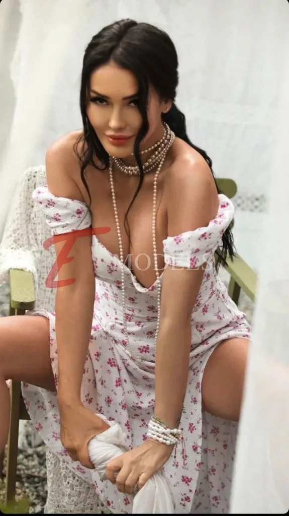 Josie, Height: 170, Age: 30, Weight: 55