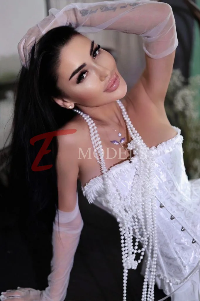 Josie, Height: 170, Age: 30, Weight: 55