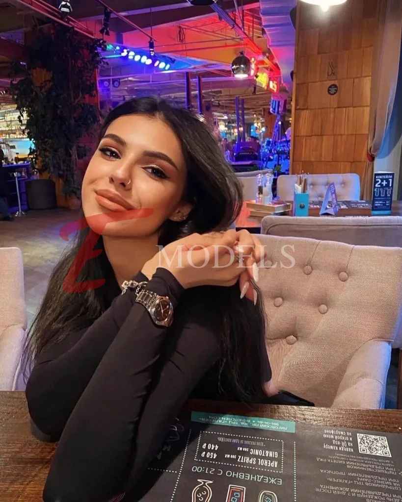 Josie, Height: 170, Age: 30, Weight: 55