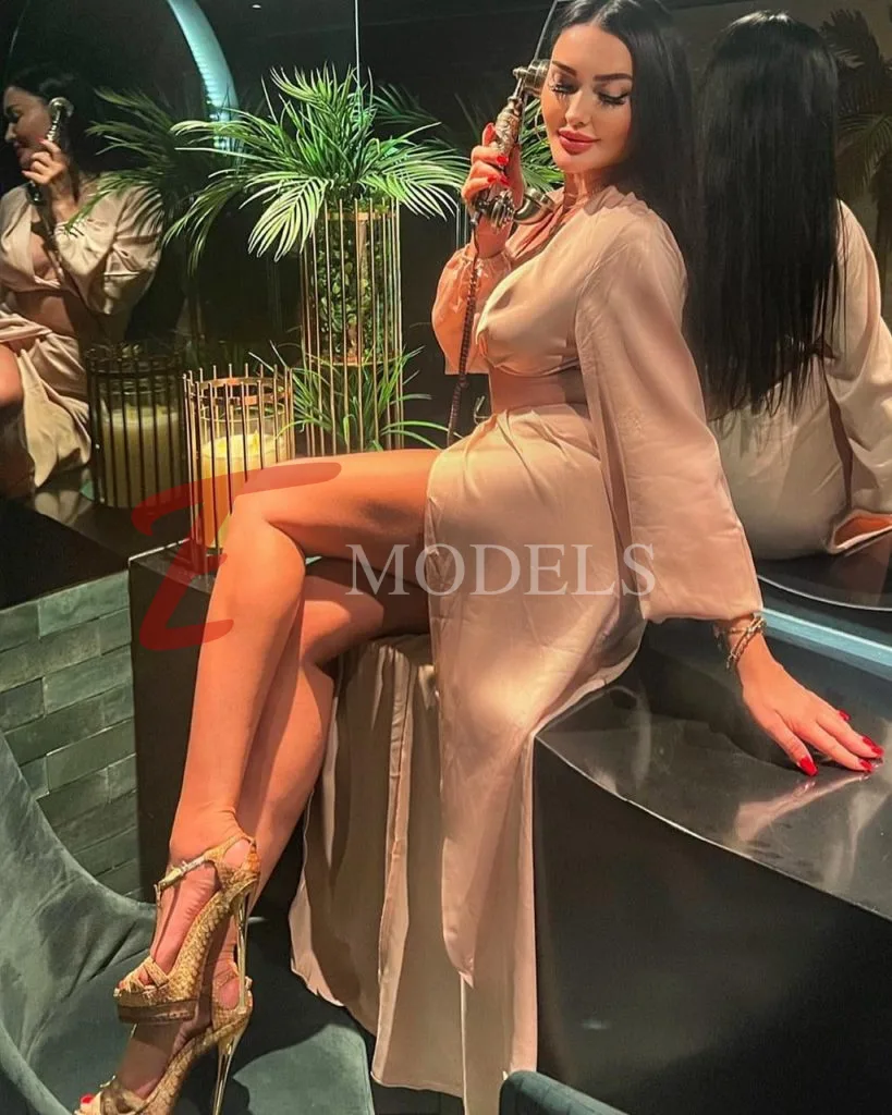 Josie, Height: 170, Age: 30, Weight: 55