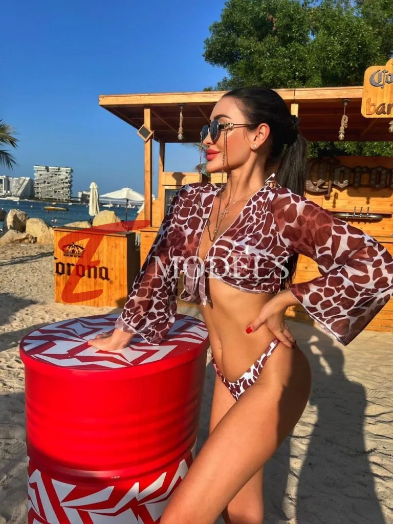 Josie, Height: 170, Age: 30, Weight: 55