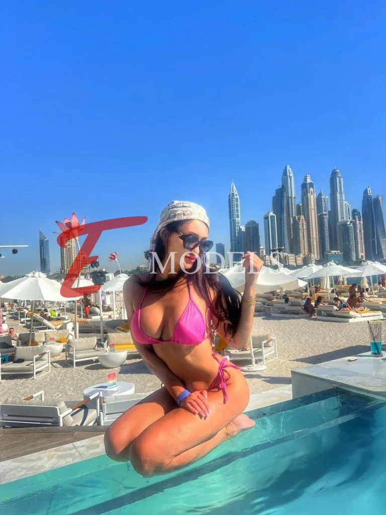 Josie, Height: 170, Age: 30, Weight: 55