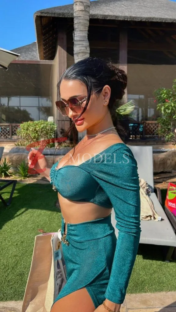 Josie, Height: 170, Age: 30, Weight: 55