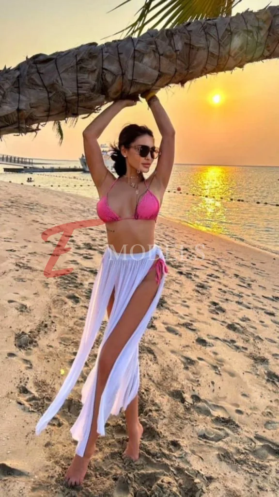 Josie, Height: 170, Age: 30, Weight: 55