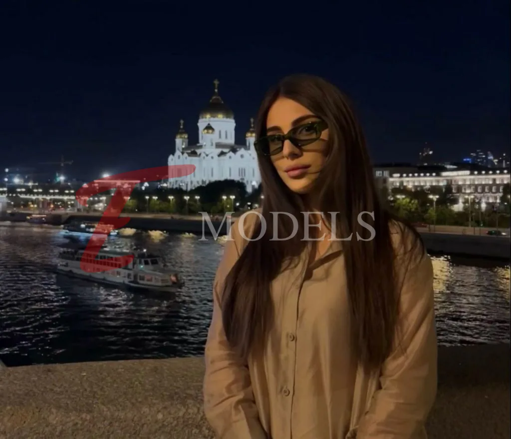 Dina, Height: 176, Age: 18, Weight: 65