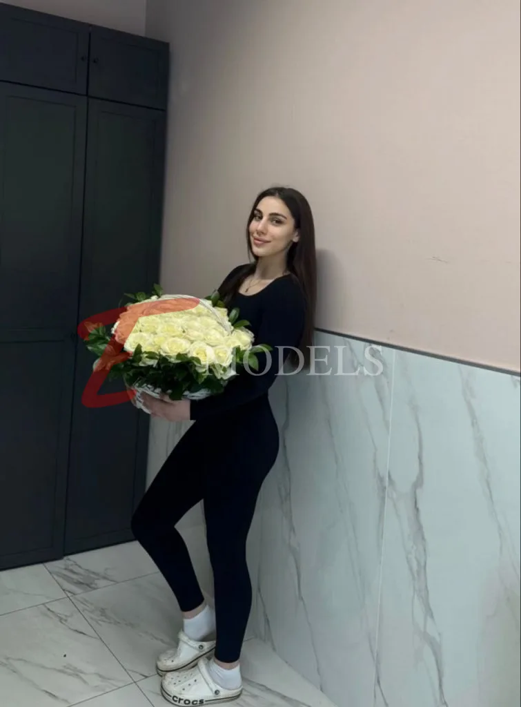 Dina, Height: 176, Age: 18, Weight: 65