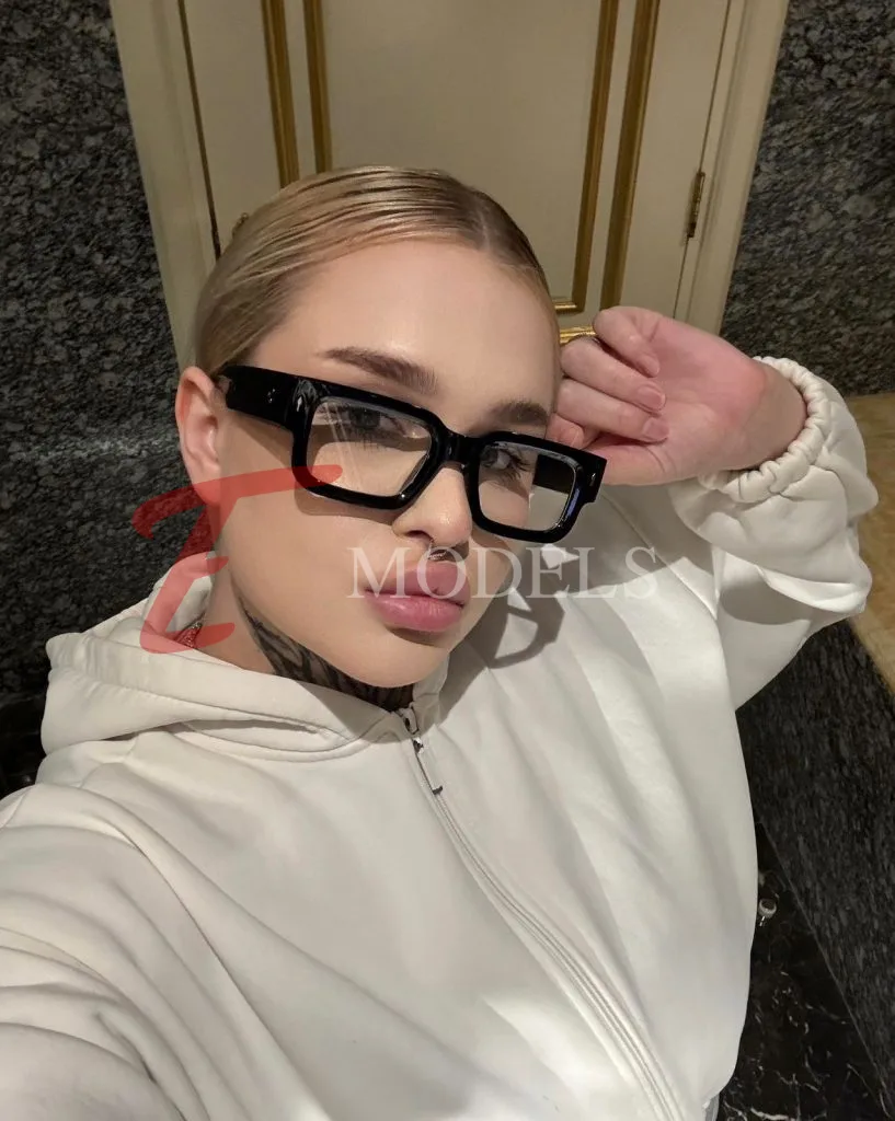Miranda, Height: 168, Age: 18, Weight: 72