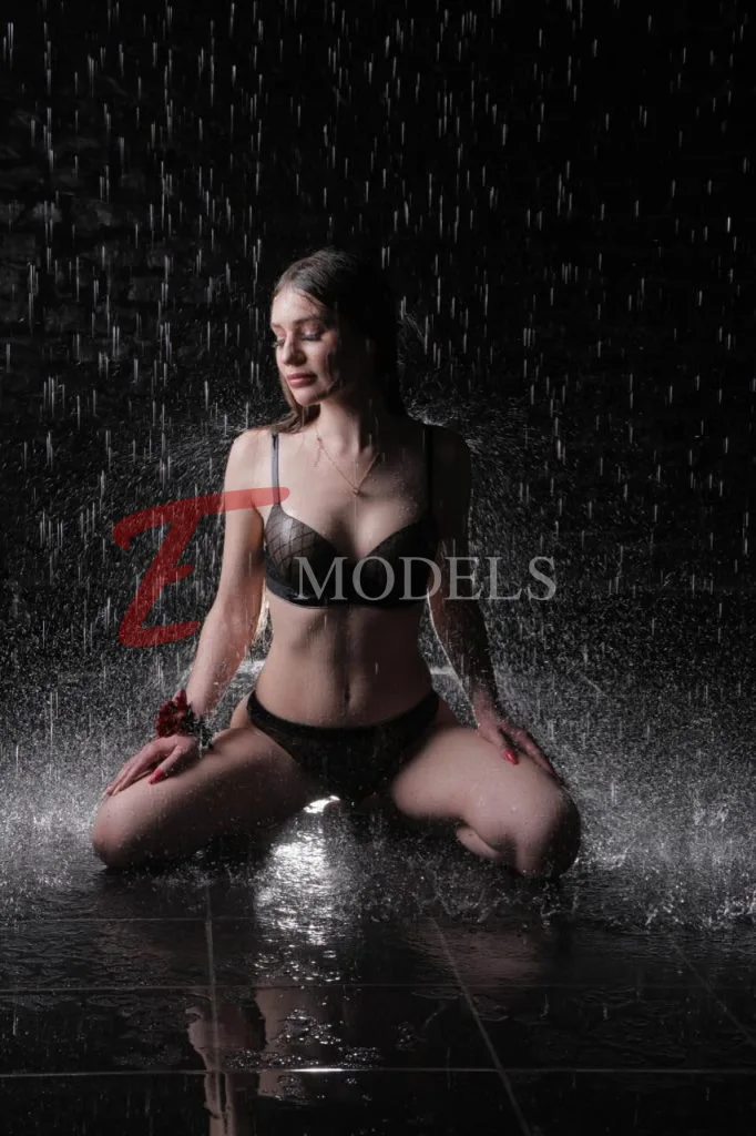 Samina, Height: 170, Age: 29, Weight: 60