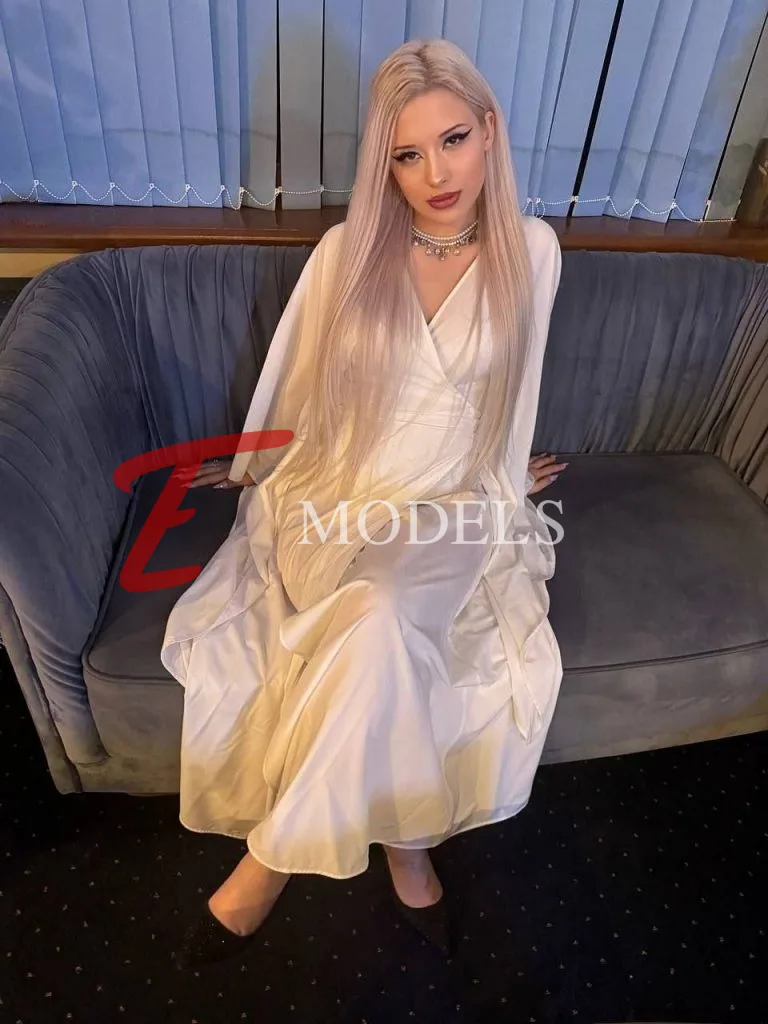 Kristall, Height: 165, Age: 19, Weight: 58