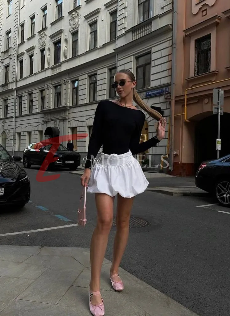 Aurora, Height: 178, Age: 20, Weight: 61