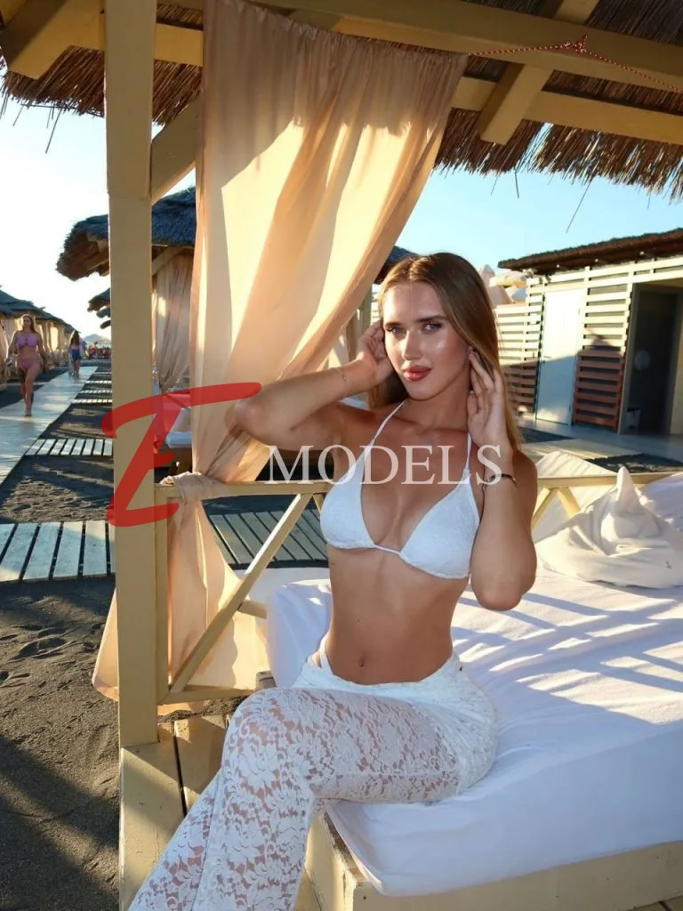 Aurora, Height: 178, Age: 20, Weight: 61